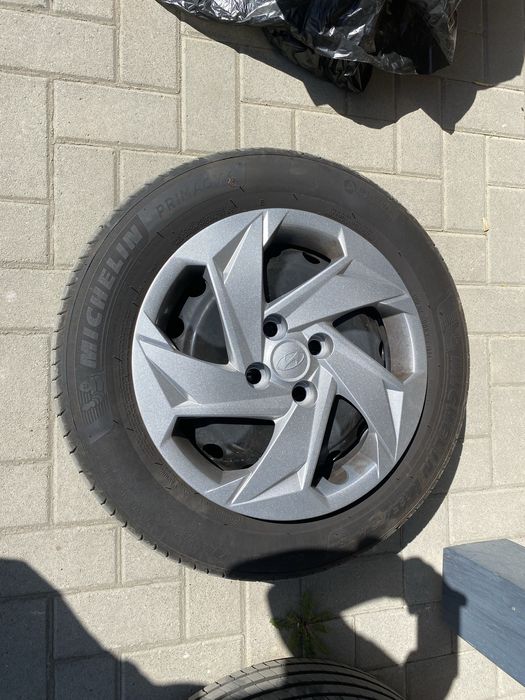 Set anvelope vara, jante de otel si capace originale hyundai bayon