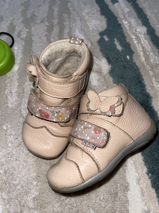 Ghete scurte de piele imblanite marca Ariana marimea 22