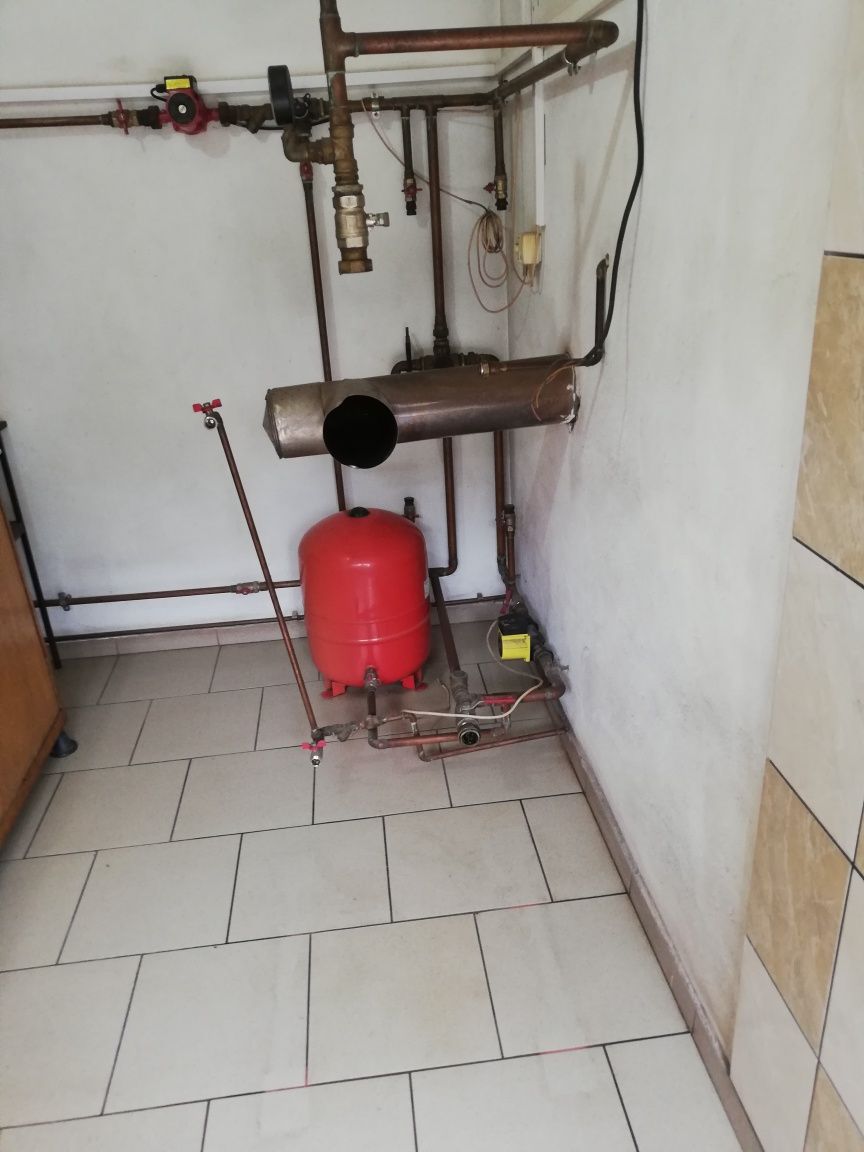 Vând centrală pe lemne în stare foarte bună