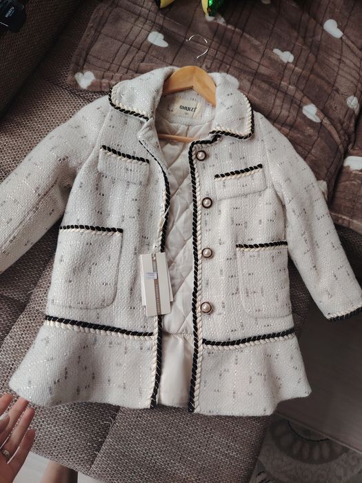 Пальто на девочку новое