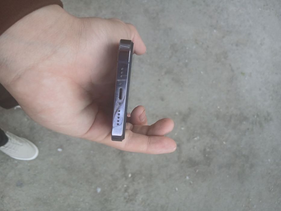 Iphone 14pro 300$ aybi borligi uchun arzon sotilayabti