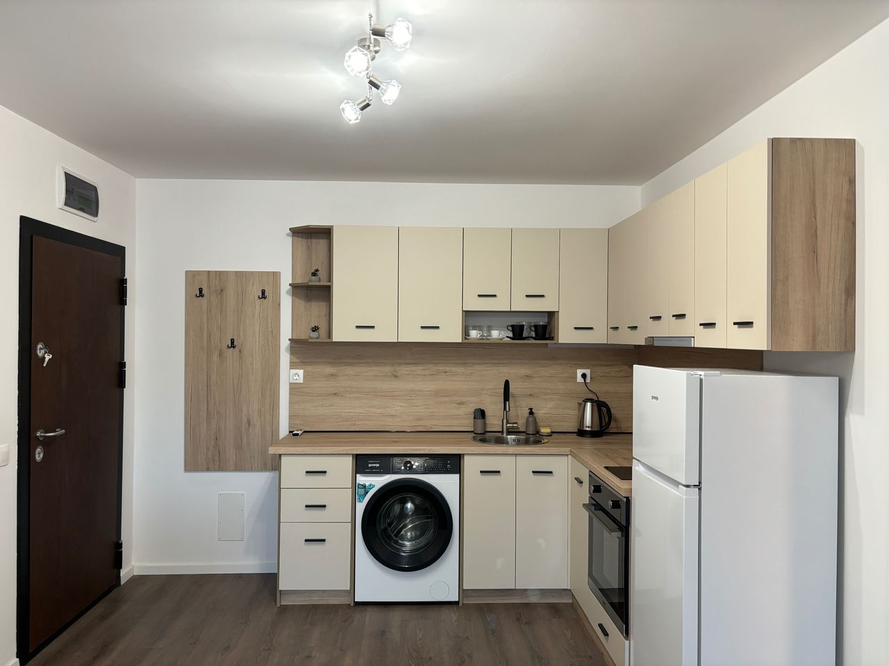Дава се под наем Двустаен апартамент в Банско - 97 кв.м за 510 € - Снимка #1