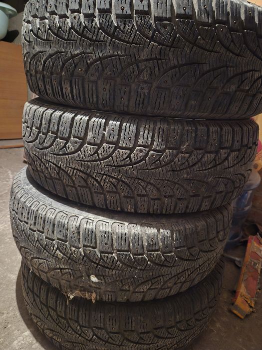 Продам резину Pirelli на 16 215×65 комплект
