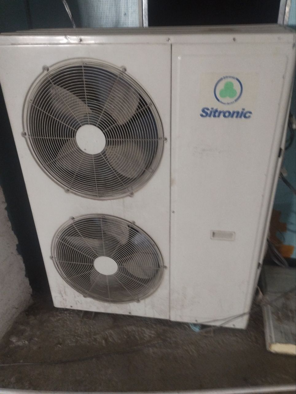 Срочно продается два коллоника. Каждый по 60000 btu. Это на 200 ВК м