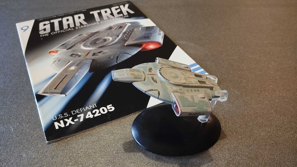 STAR TREK model and magazine collection 
модел и колекция от списания