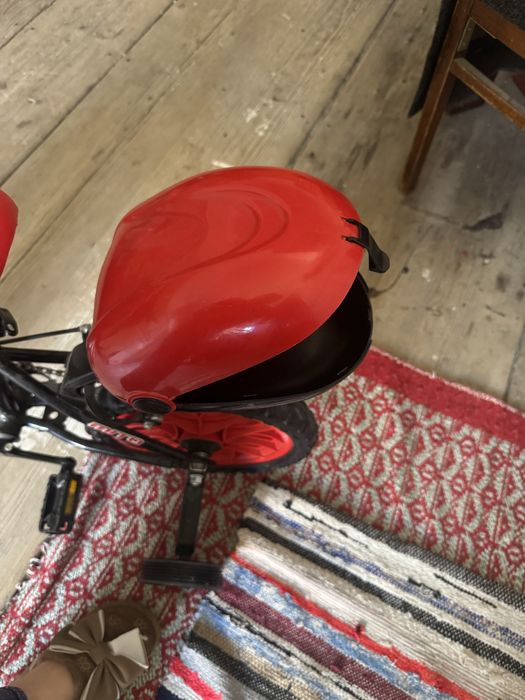 Bicicleta copii de la patru la sase ani