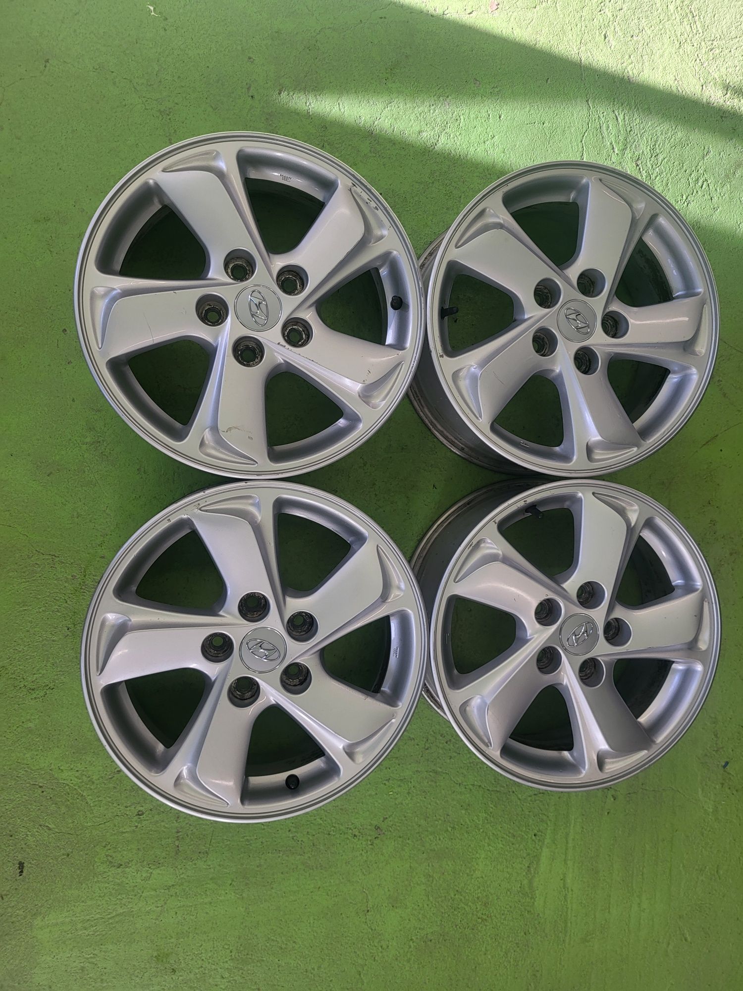 16 5x114.3 Hyundai Kia лети джанти 5х114.3