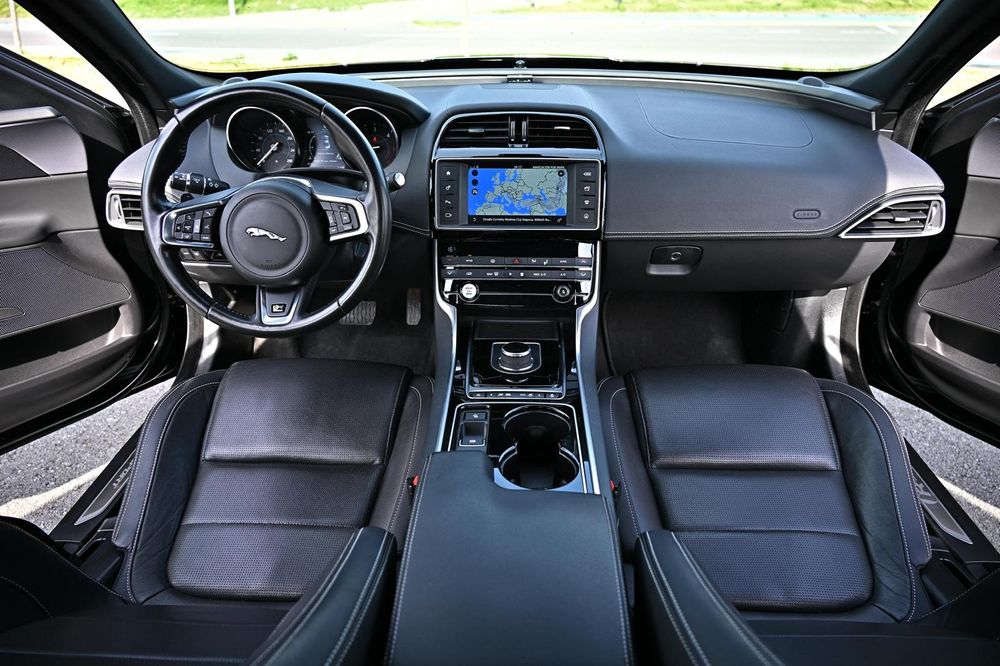 Jaguar XE R Sport