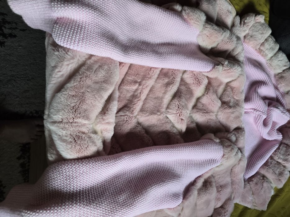 Moderna, călduroasă, haină de blană din chinchila