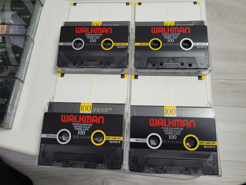 casete audio Sony Walkman 100 , UX-S90, maxell xlii-s90