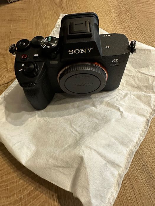 Чисто нов фотоапарат Sony A7 IV + обектив