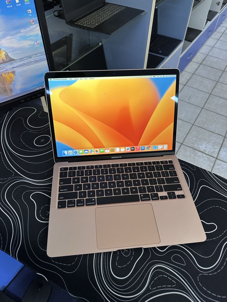 MacBook AIR 2020 Core i3/ОЗУ-8ГБ/ССД-256Гб цикл 601 в отличном состоян