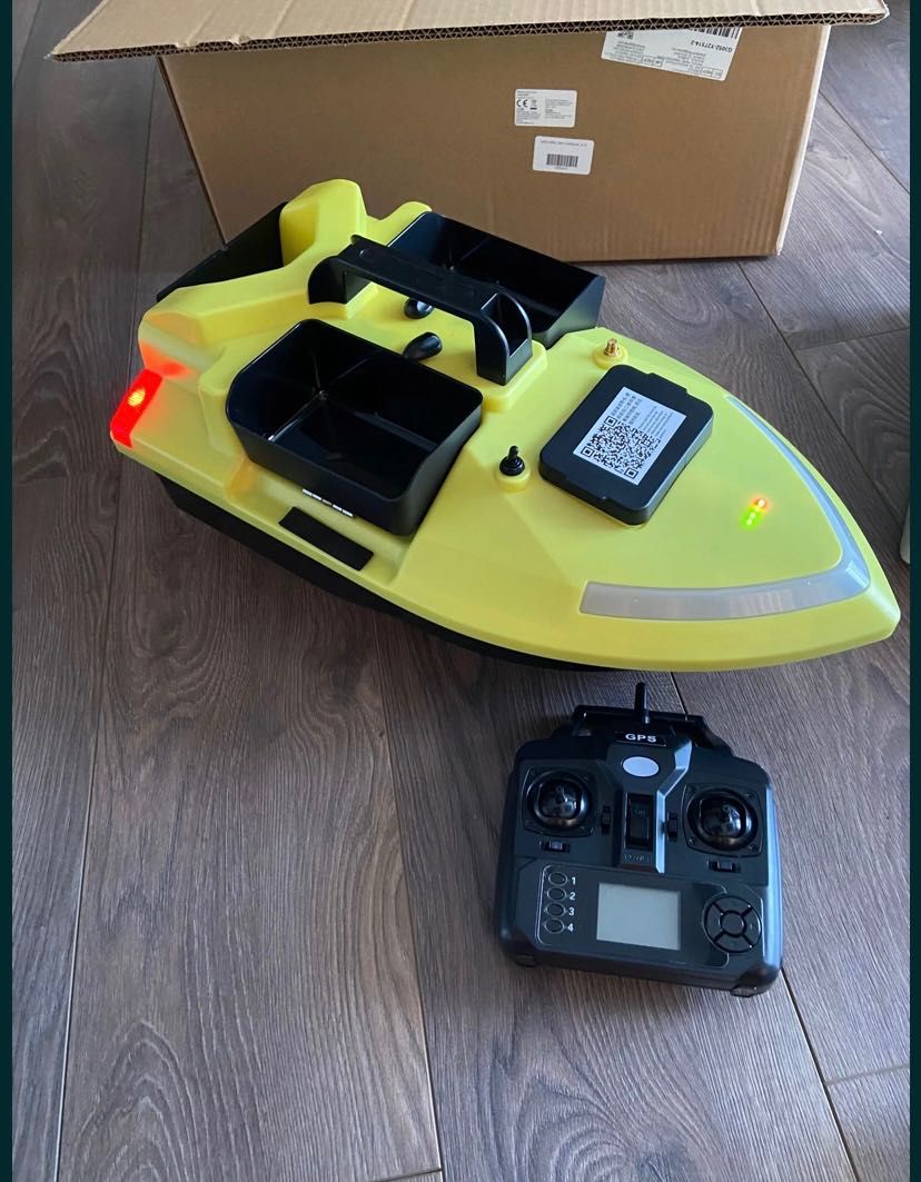 Лодка за захранка V020 GPS-40 точки