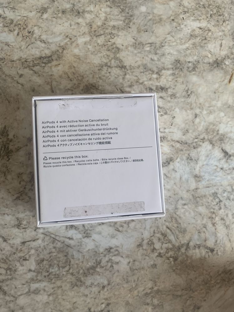 Продавам Apple airpods 4