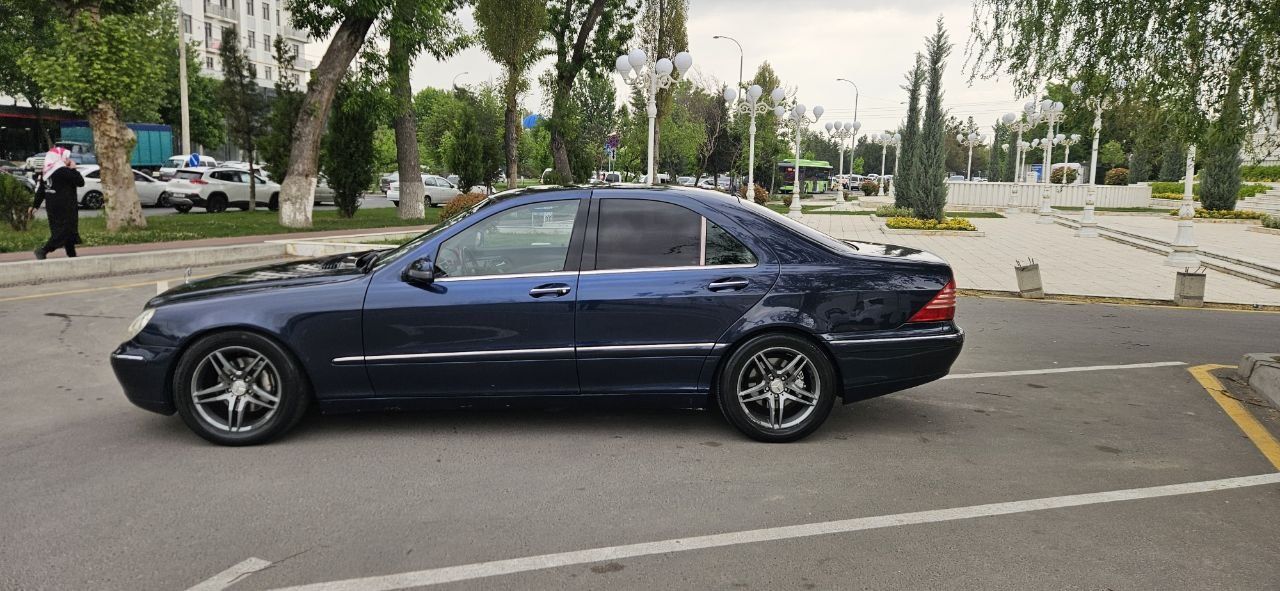 Продается Мерседес Бенс  220 кузов  3.2 объём