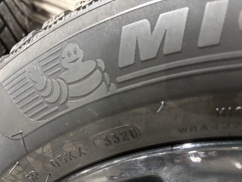 4бр оригинални 16ки Мерцедес Е клас ет42 7,5ж с зимни гуми Michelin