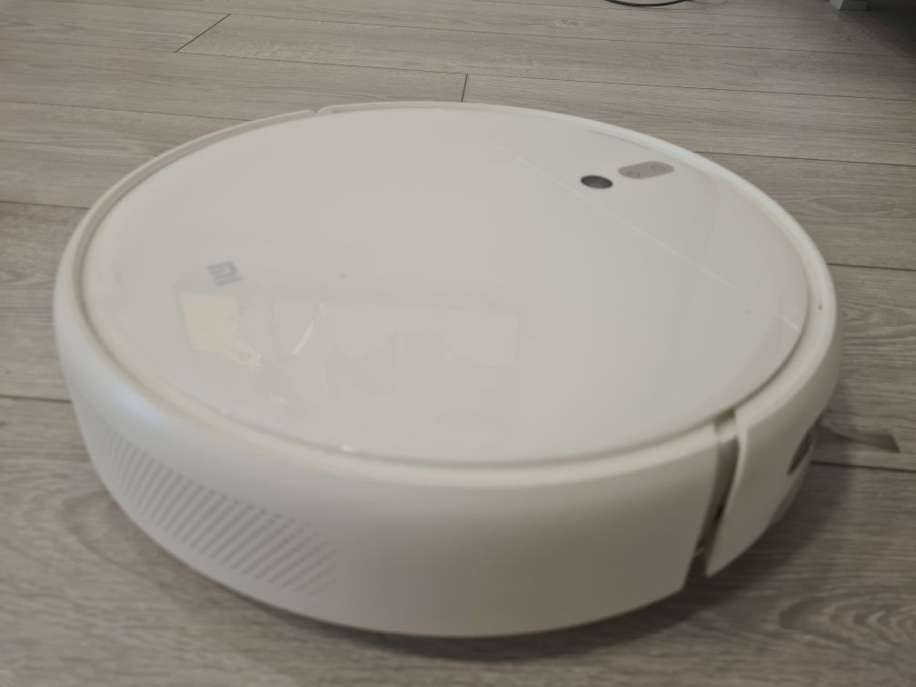 Vând aspirator robot Xiaomi Mi Vacuum Mop, 40W, 0,6 L