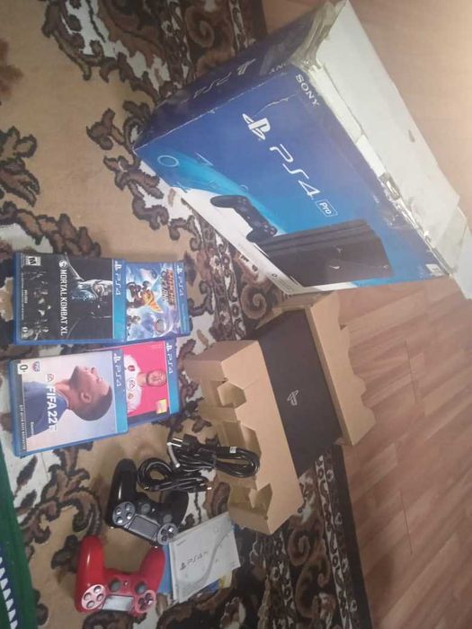 Продаётся-приставки Sony PlayStation-4PRO-1ТБ-отличном состоянии
