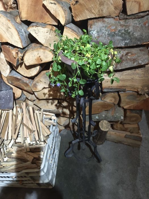 Метални аксесоари и стойка  от ковано желязо за камина и барбекю