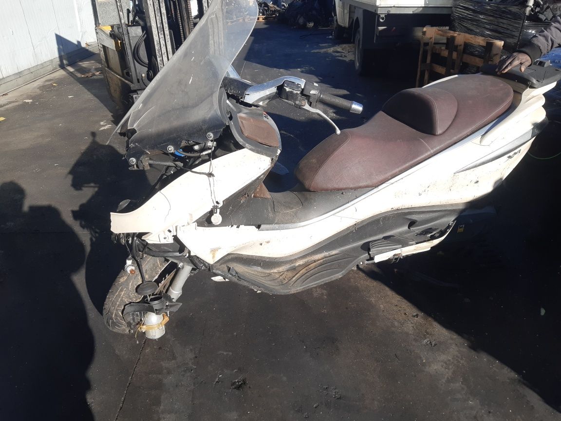 Скутер Piaggio X 10 - на части