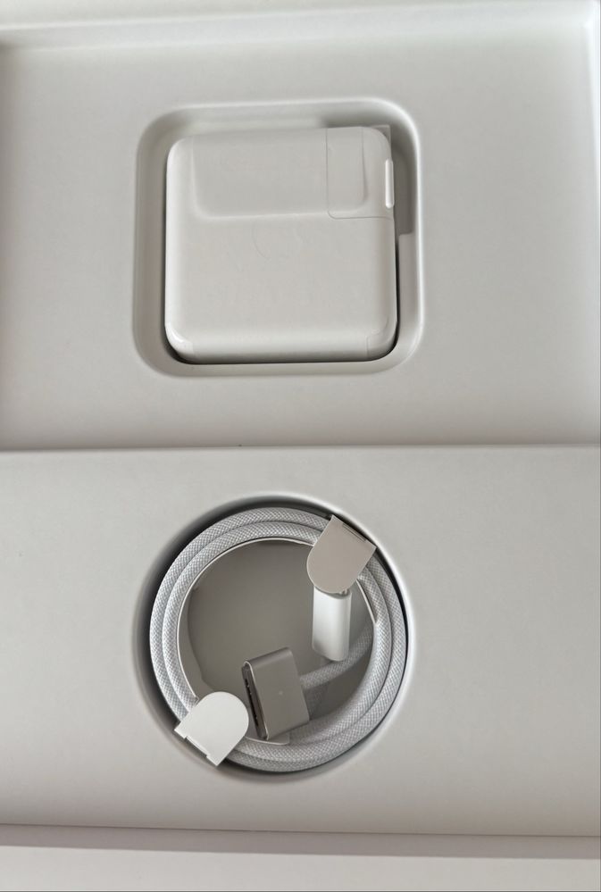 MacBook Pro m4 (silver)