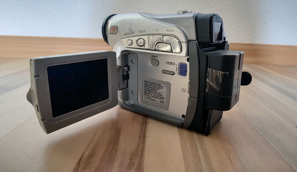 Cameră video JVC GR-D250U Mini DV retro