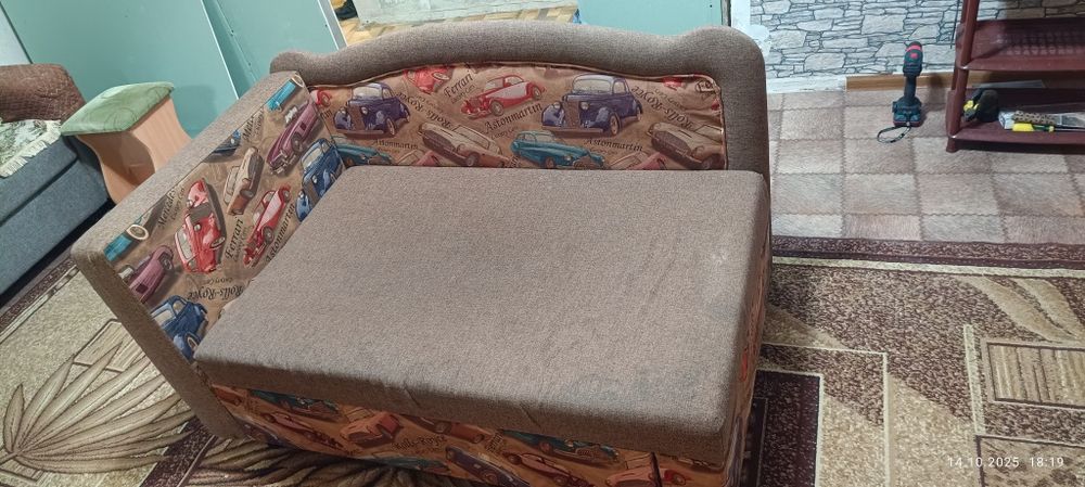 Диванчик  подростковый