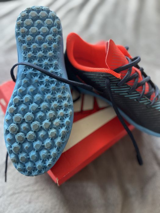 Футболни обувки за зала