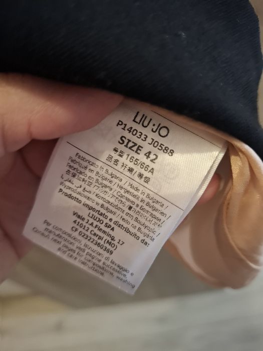 Дамска черна рокля до коляно