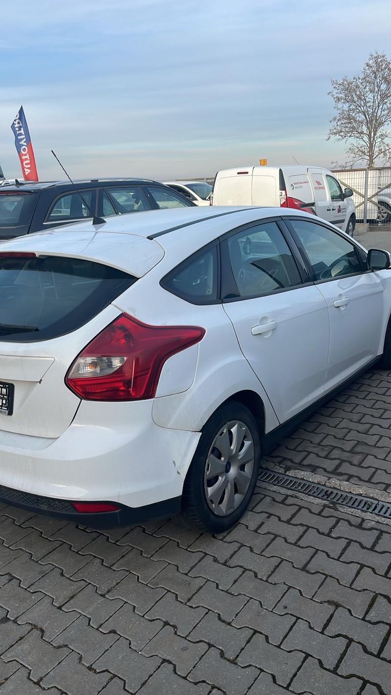 Dezmembram Ford Focus 3 hatchback 1.6TDCI din 2012