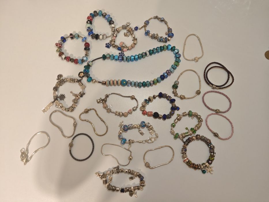Brățări și charmuri pandora