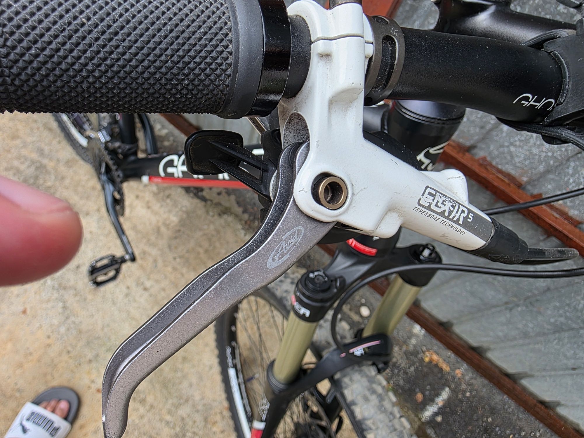 Bicicletă Ghost Edition 6000 Special Edition Frane hidraulice Avid 26
