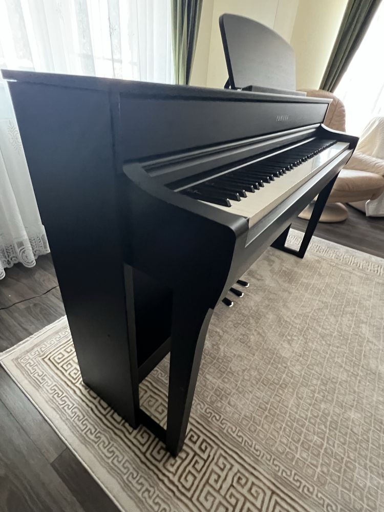 Pian Yamaha Clavinova CLP 735