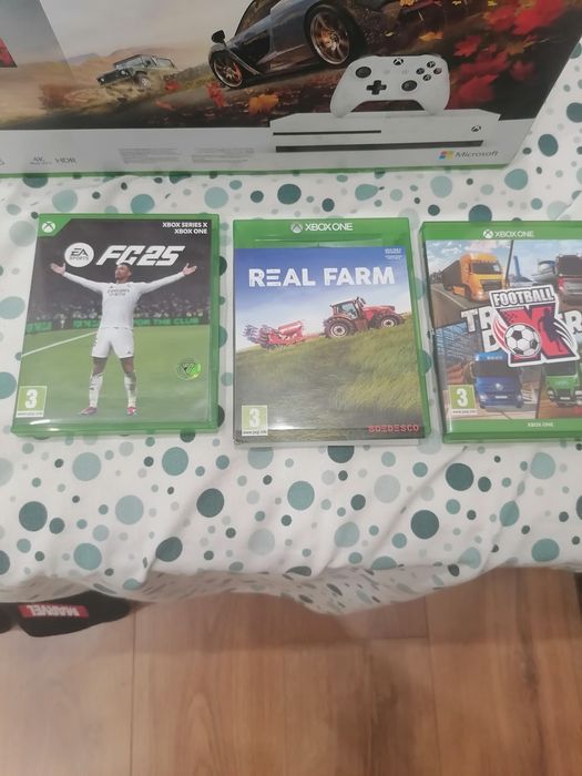 Продавам Конзола  XBOX ONE S