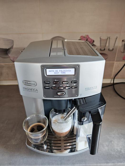 Espressor / Expresor / Aparat de cafea Delonghi Magnifica Cappuccino