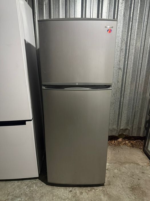 Продам холодильник возможно доставка