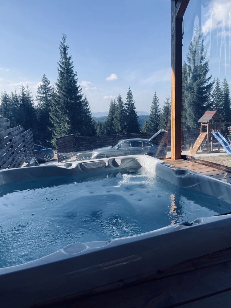 Cabana de inchiriat cu jacuzzi langa partia Marisel