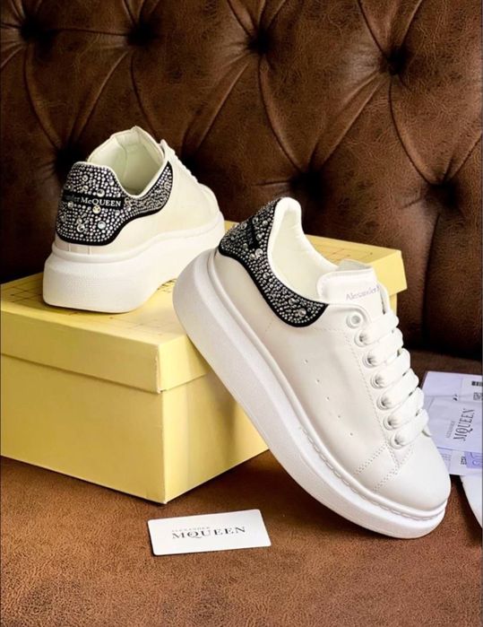 Adidasi dama Alexander McQueen