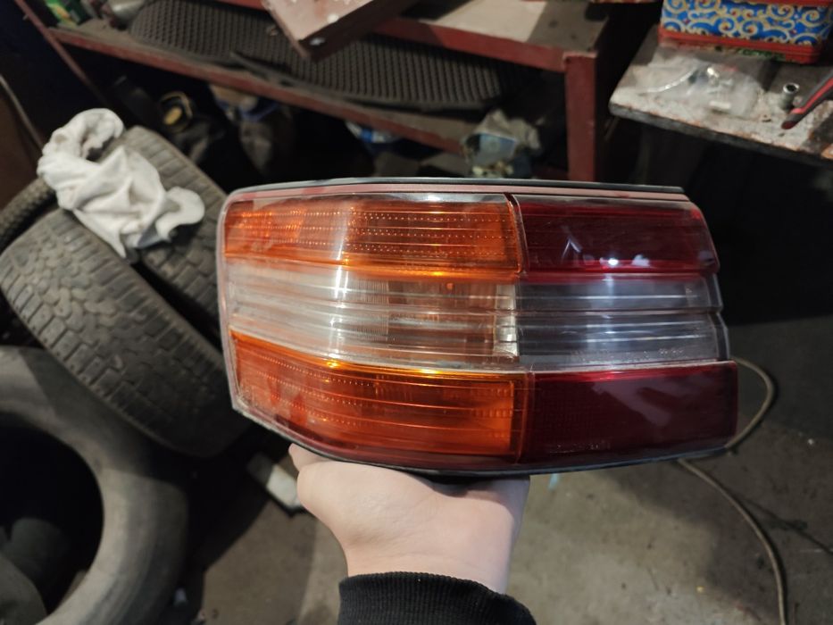 Левый задний фонарь Mark 2 100