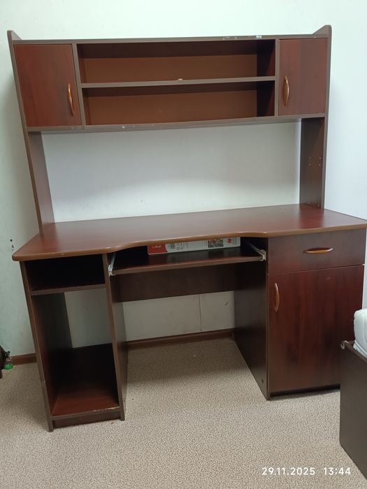 Продам стол компьютерный в хорошем состоянии недорого 10 тыс тенге