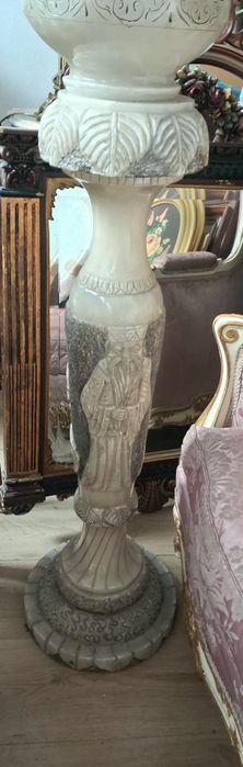 Ваза  с пиедестал