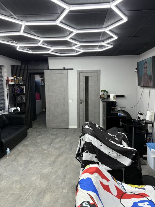 Salon, inchiriez scaun!