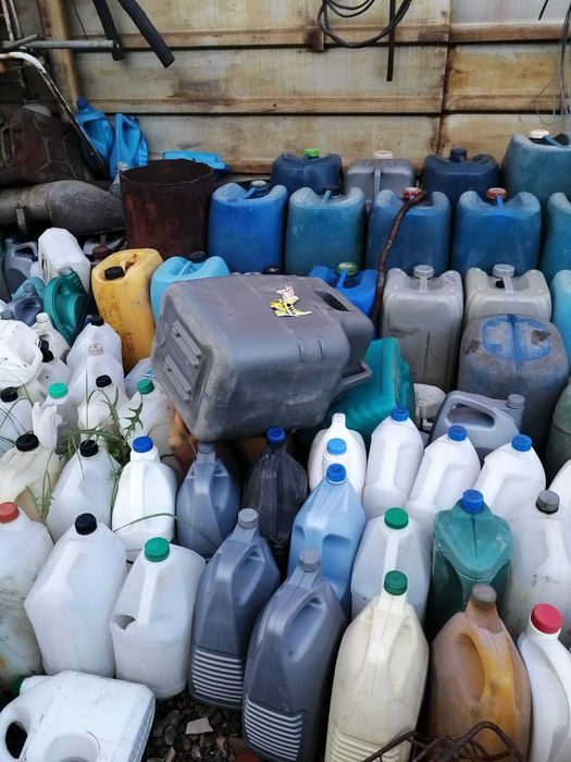 Продам железные и пластиковые канистры