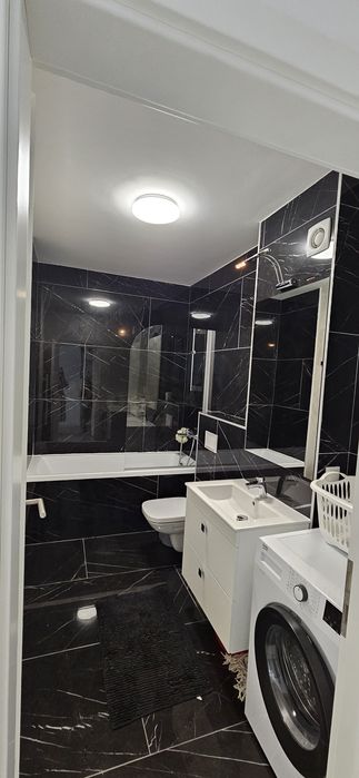 Ofer spre închiriere apartament cu 3 camere