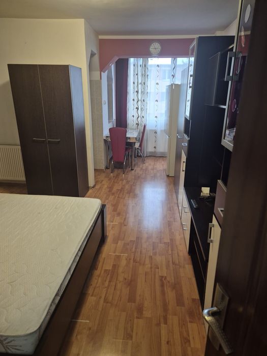 Închiriez garsonieră