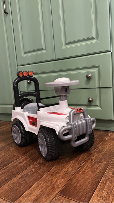 Машинка для малышей