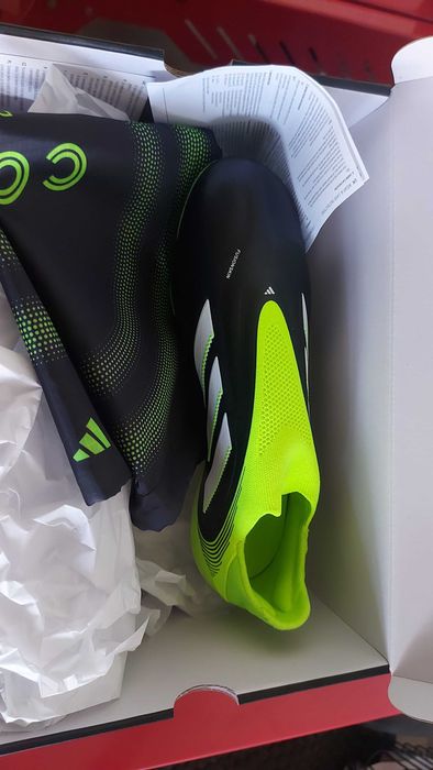 Футболни обувки adidas