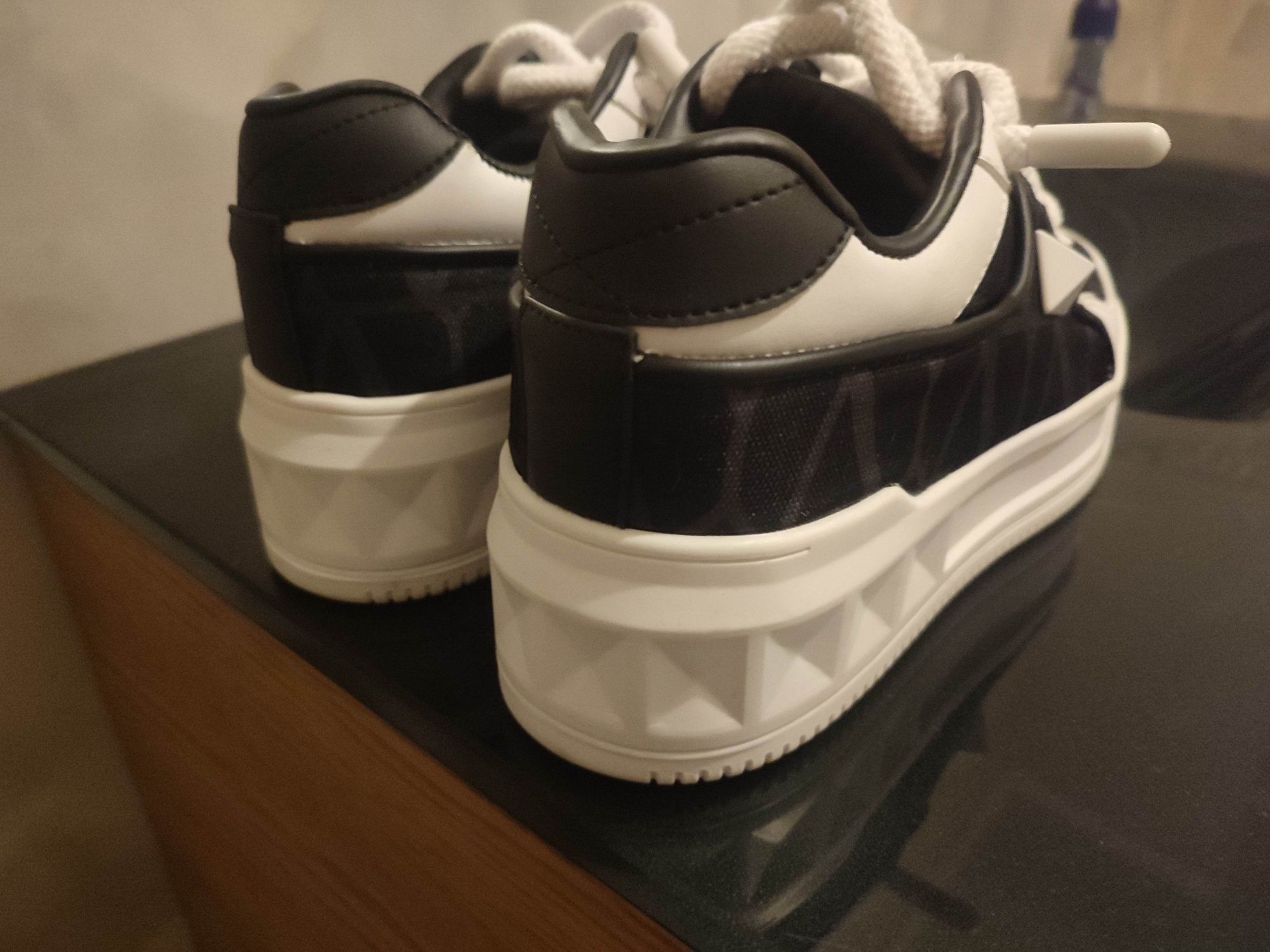 Adidasi  Valentino Garavani Premium