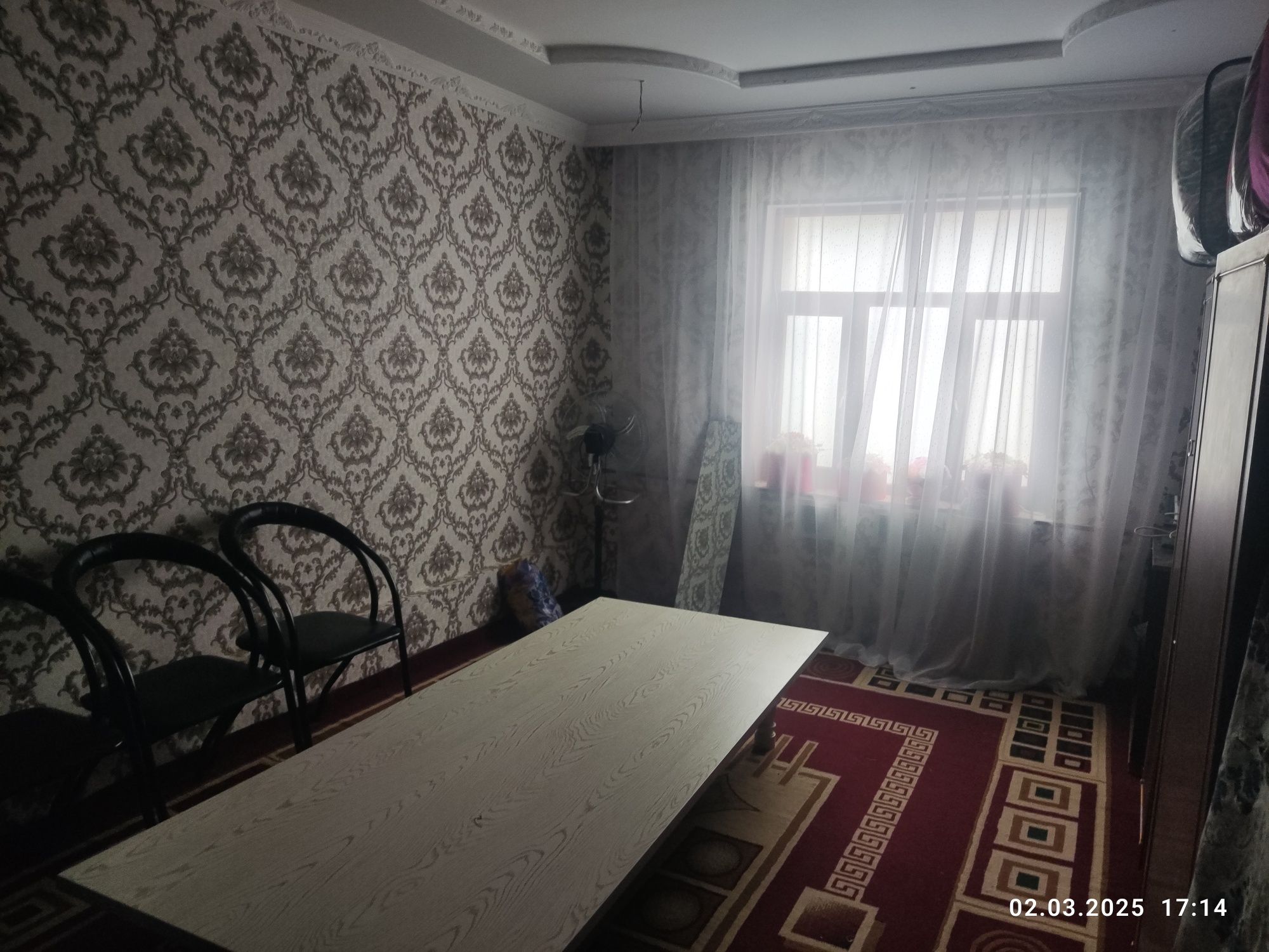 Уй сотилади срочно Азадбашта йул буйида мебель билан