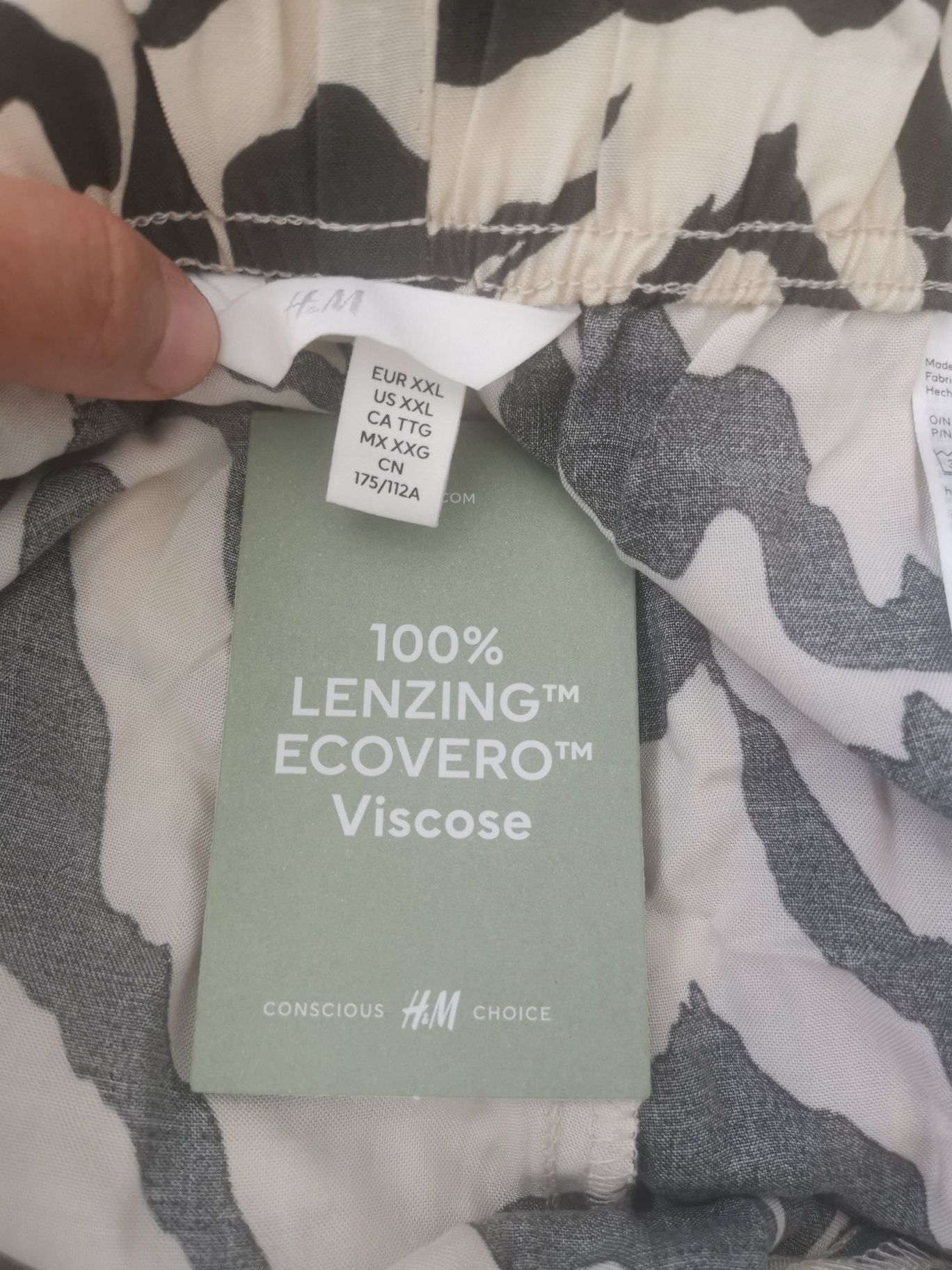 нов широк скъсен панталон H&M